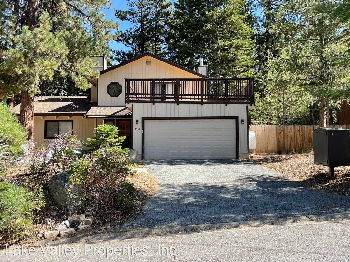 3 br, 2 bath House 1903 High Meadow Trail House Rental in South