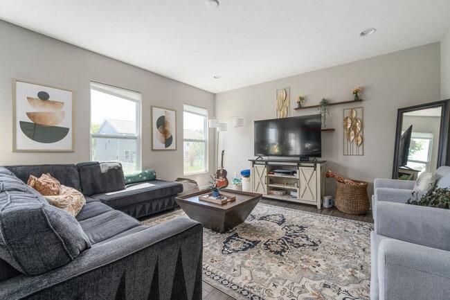 Building Photo - 1033 Quarry Oak Dr