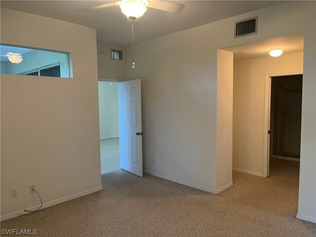 Foto del edificio - 15100 Royal Windsor Ln