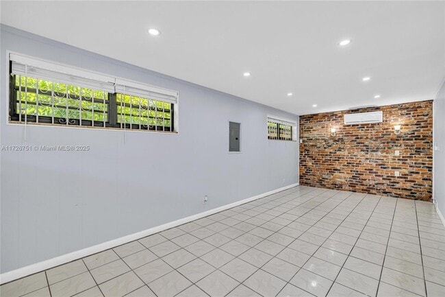 Building Photo - 319 NE 171 St