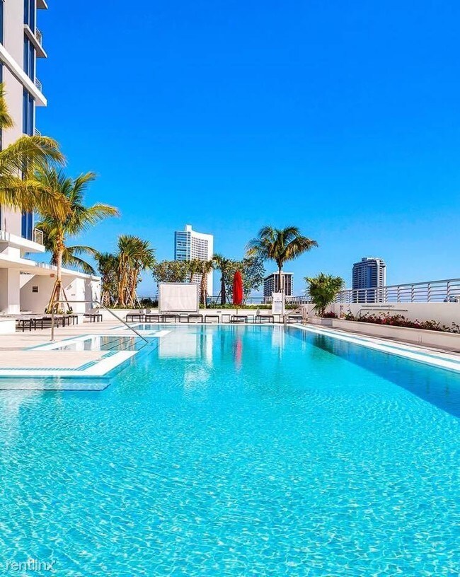 Building Photo - 3252 NE 1st Ave