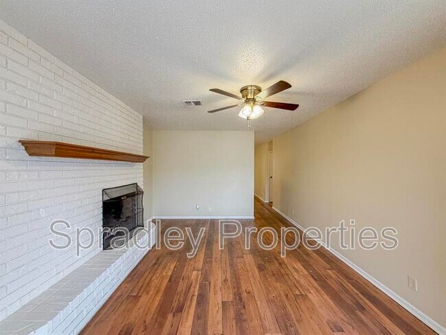 Building Photo - 3705B Ivanhoe Dr