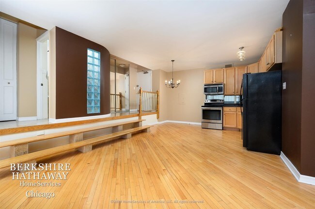 Building Photo - 21 E Chestnut St