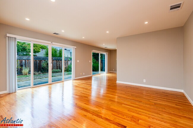 Building Photo - 10571 Cypress Ct