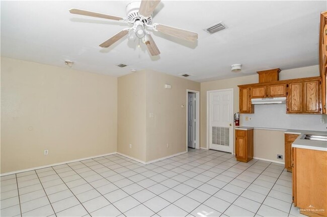 Building Photo - 6 Cisne St