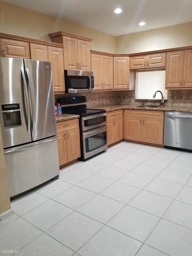 Foto del edificio - 3 br, 2.5 bath Townhome - 8292 Via Leonessa