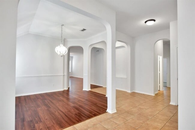 Building Photo - 419 Livingstone Ln