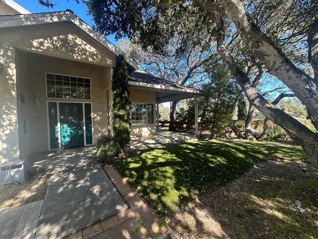 Foto del edificio - 142 Pine Canyon Rd