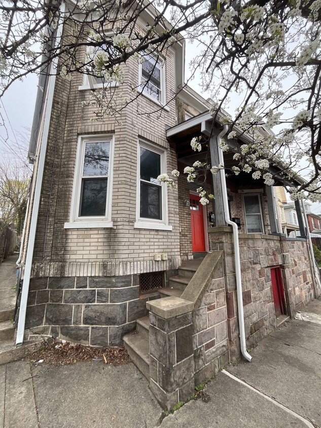 Primary Photo - 43 S 13th St