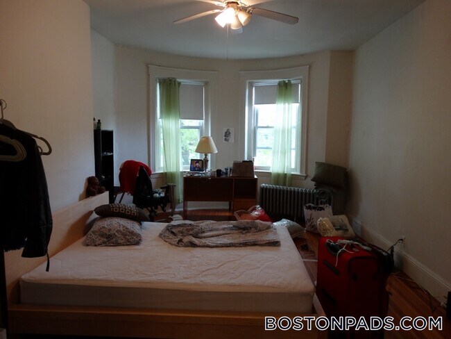 Foto del edificio - 1381 Commonwealth Ave