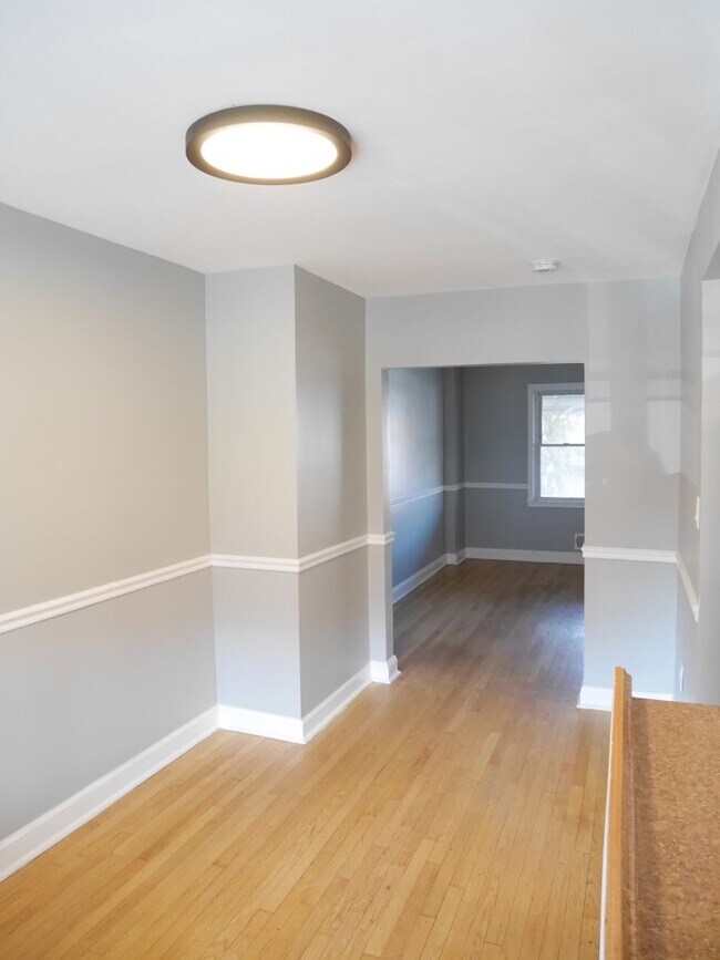 Foto del edificio - RENT SAVINGS OFFER! Cozy Two Bed/ Two Bath...