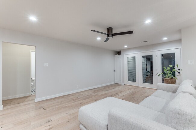 Building Photo - 6212 Marquita Ave