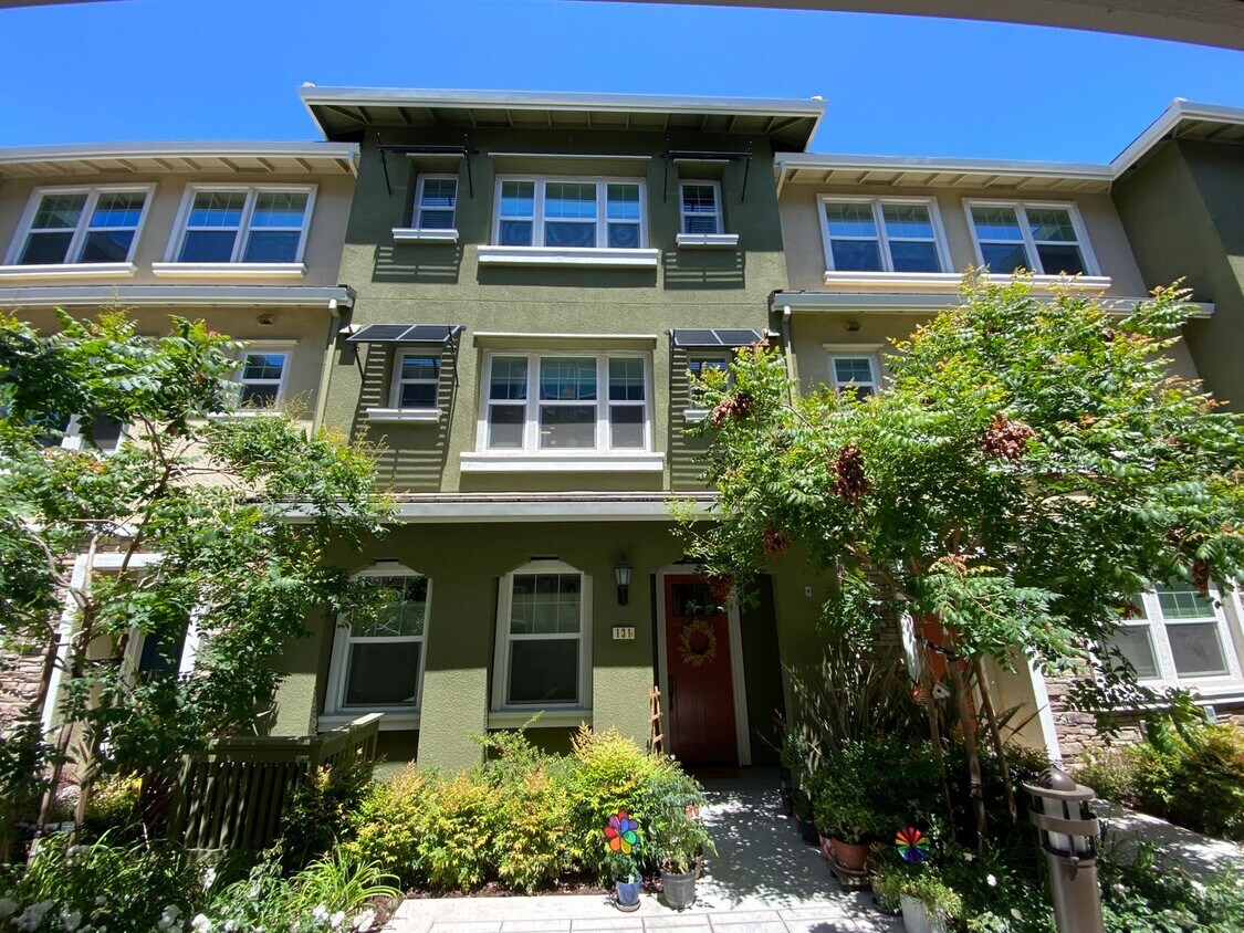 Foto principal - SUNNYVALE - executive townhome with amazin...
