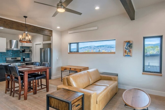 Foto del edificio - 73 N Beryl Ave