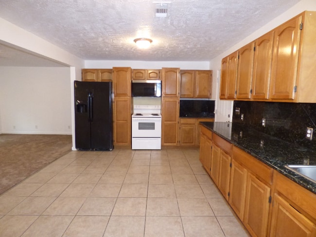Building Photo - 2304 Broussard St