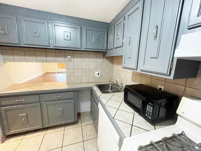 Building Photo - 315 Neponset St