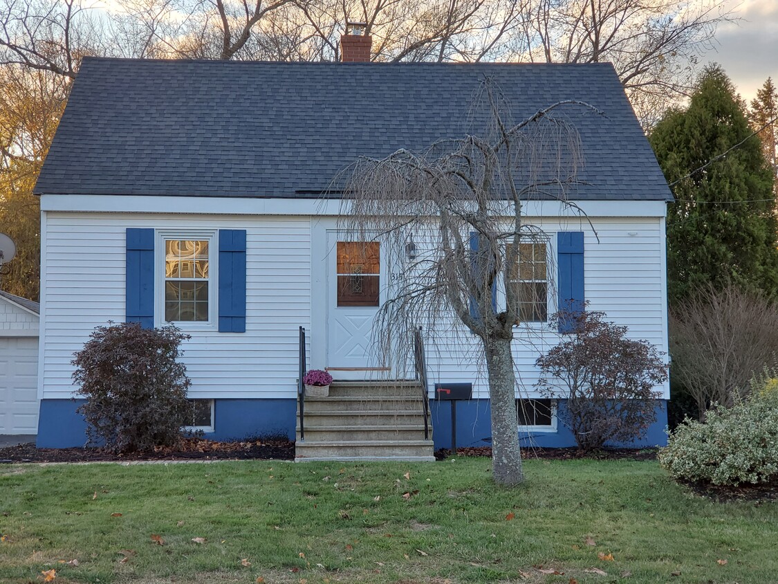 Single family Cape Cod style 6 room house - 315 Sawyer St