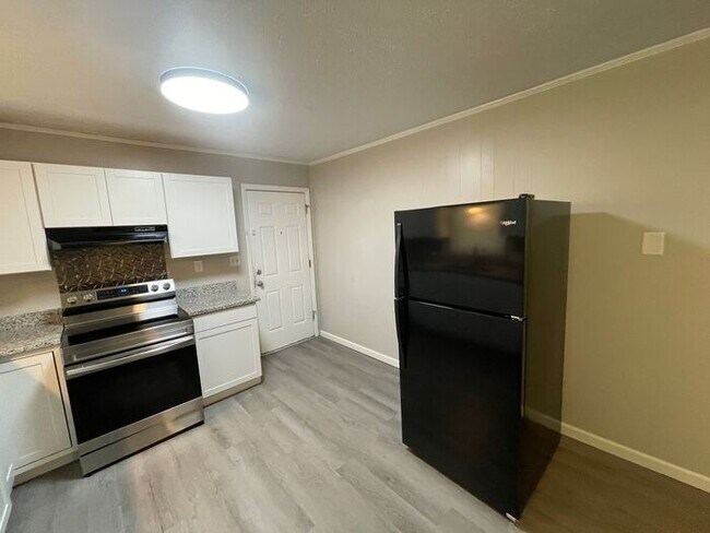 Foto del edificio - 3/1 Renovated House Available Now! Pet Friendly!
