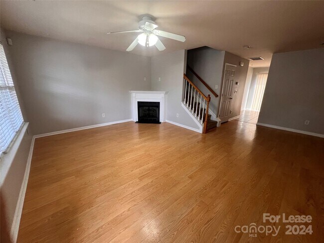 Building Photo - 207 Primrose Walk