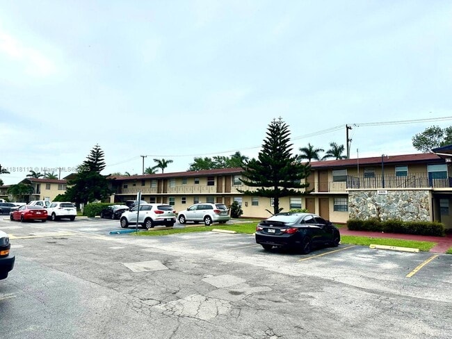 Building Photo - 3905 SW 78th Ct