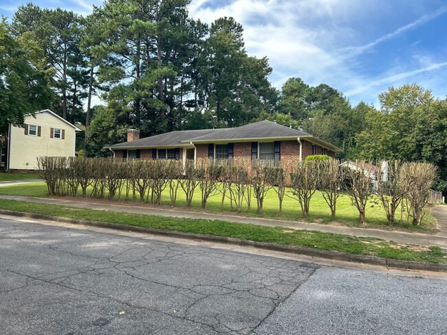 Building Photo - One-Story 3 Bed | 2 Bath Home in North Hil...