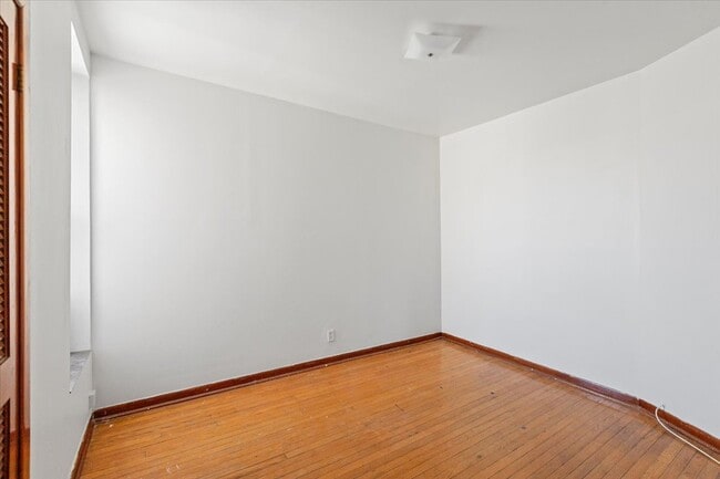 Building Photo - 3558 W Cortland St