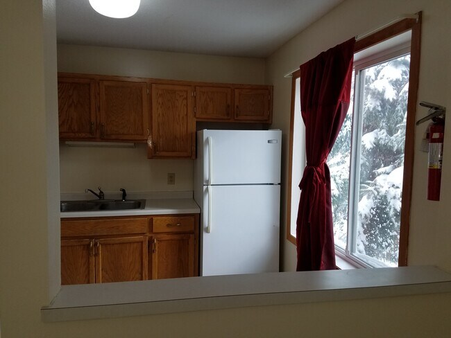 Building Photo - 1211 Highview Dr