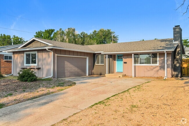 Building Photo - 3421 Greenwood Cir