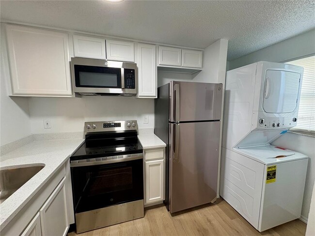 Building Photo - 308 57th Ave Dr E