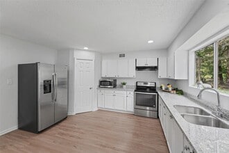 Building Photo - 18009 Split Oak Cir