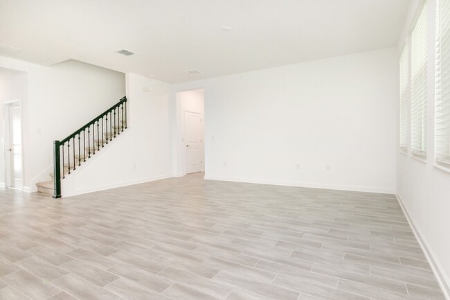 Building Photo - Beautiful 5Bed/3.5Bath Home FOR RENT in th...