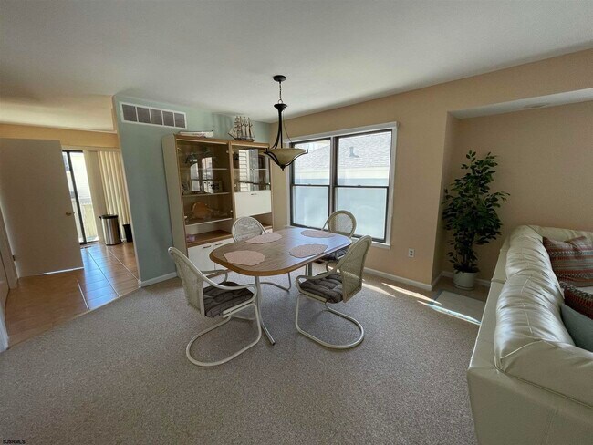 Foto del edificio - 9310 Monmouth Ave