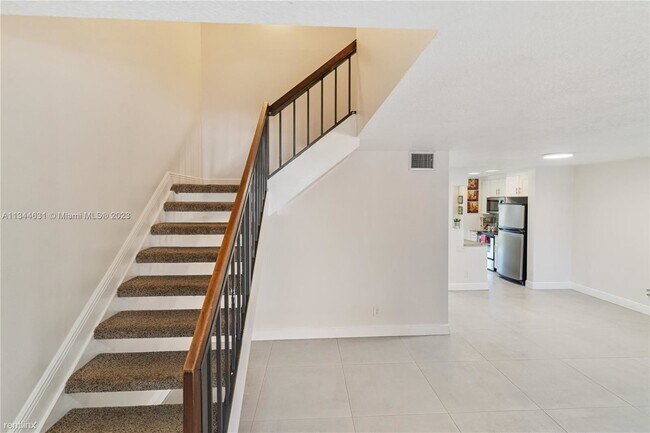 Foto del edificio - 3 br, 2.5 bath Townhome - 1660 W Golfview ...