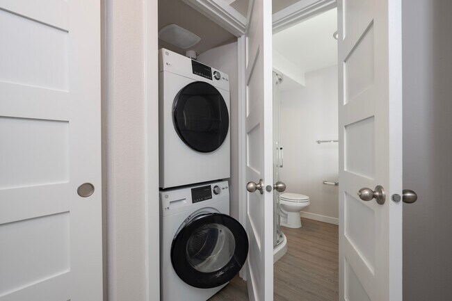 Estudio de 357 pies cuadrados - Flamingo Apartments