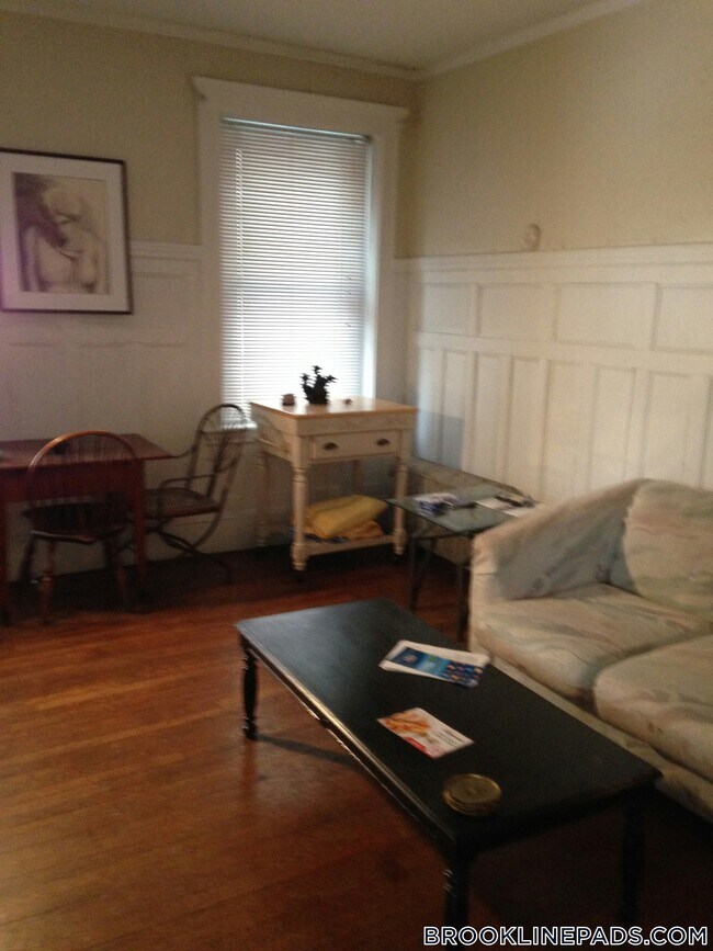 Building Photo - 1247 Beacon St