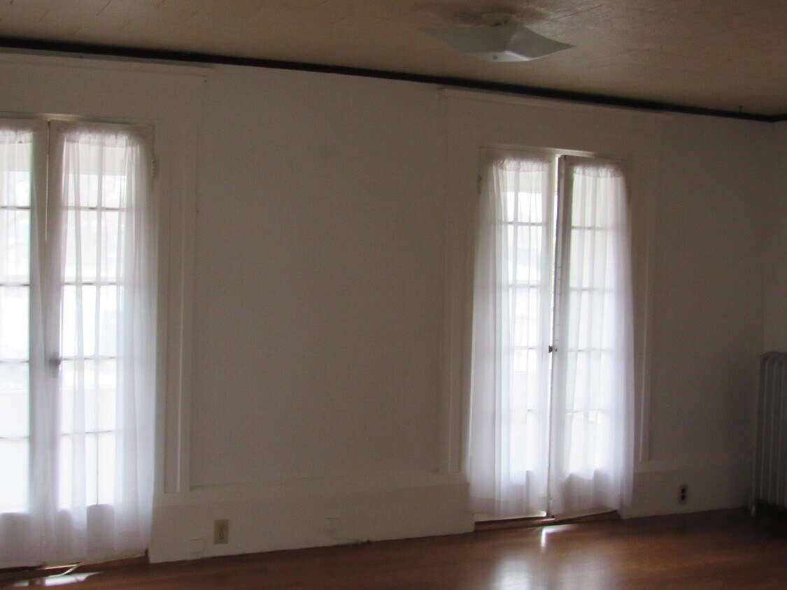 Primary Photo - 109 8th St