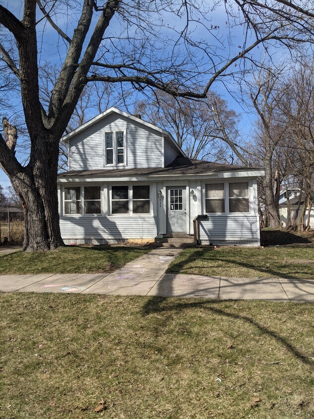 Front - 111 E 20th St
