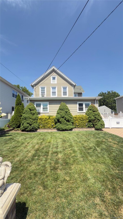 Primary Photo - 779 Rockaway Ave