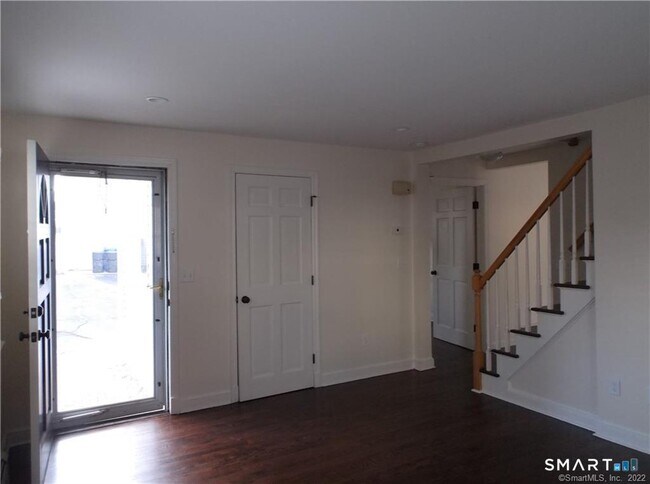 Building Photo - 21 Cove Ave