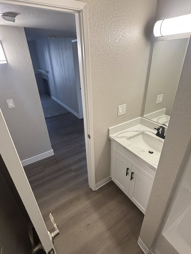 GUEST BATHROOM - Riverstone