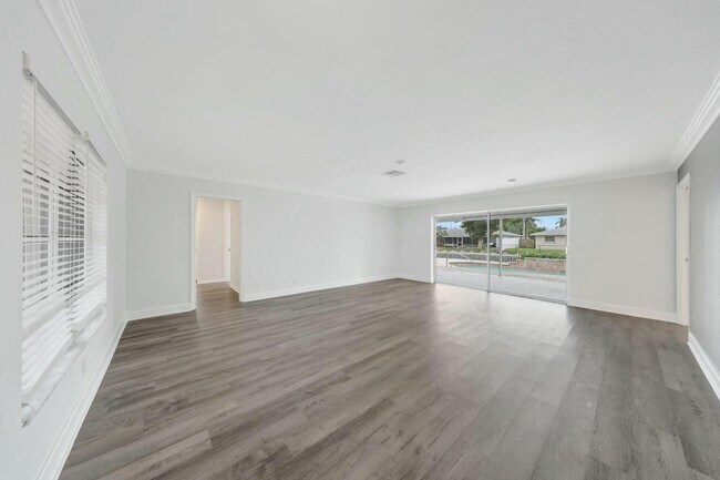 Foto del edificio - 1350 SW 26th Ave