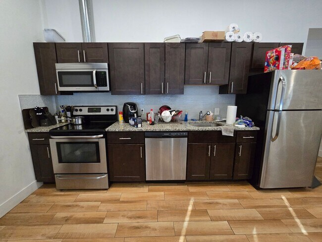 Foto del edificio - Large 1 bedroom newly renovated apartment