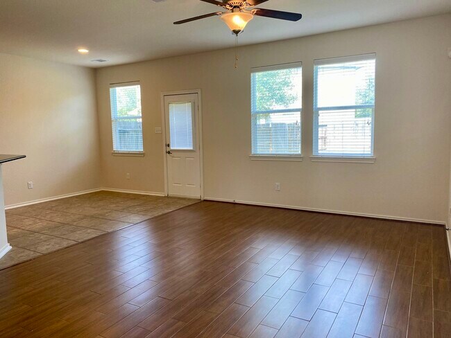 Foto del edificio - 6407 Densberry Ln