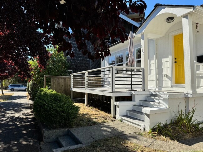 Building Photo - 6118 SW Stevens St
