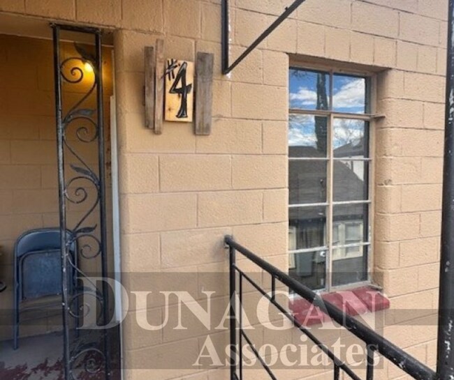 Foto del edificio - 207 1/2 N. Alameda