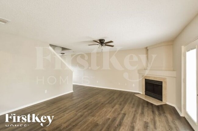 Building Photo - 6635 Meadow Fawn Dr