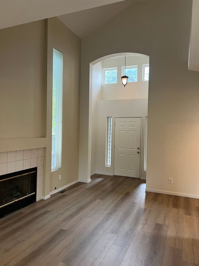 Building Photo - Corner lot home Maple Valley!