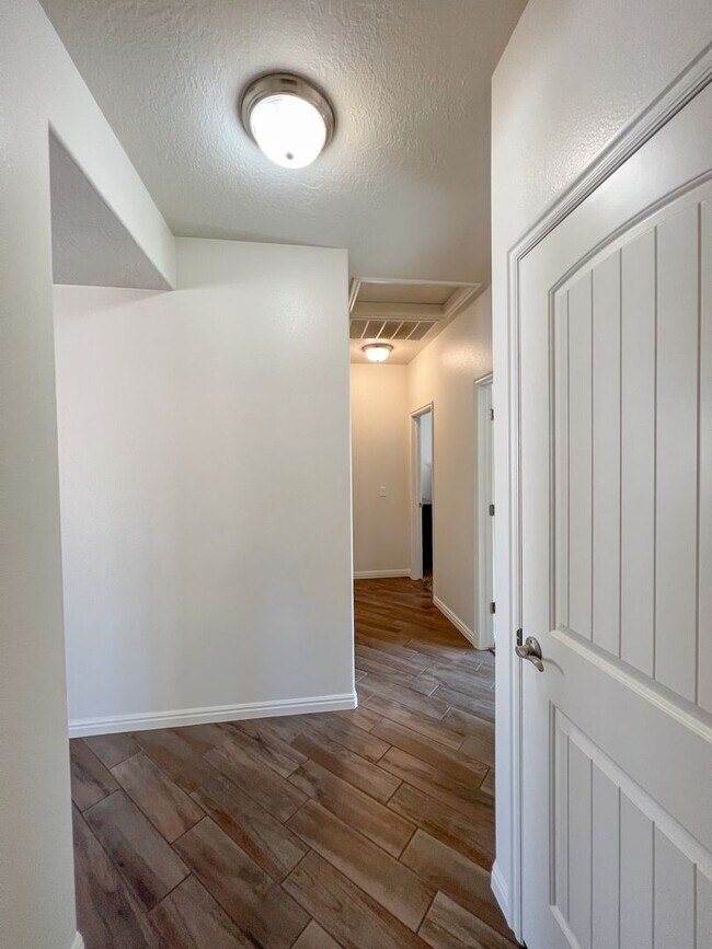 Foto del edificio - 1775 N Overland Trails Dr