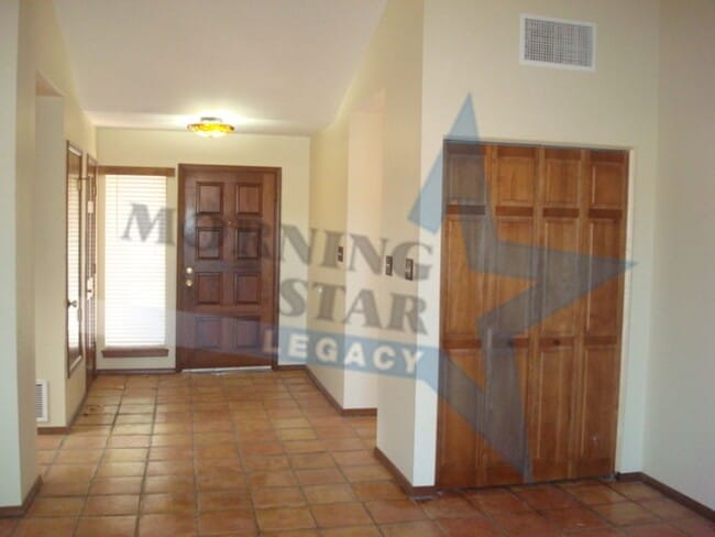 Building Photo - HORSE PROPERTY! 3 bedroom with bonus add-o...
