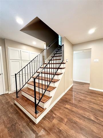 Building Photo - 2804 Hollywood Dr